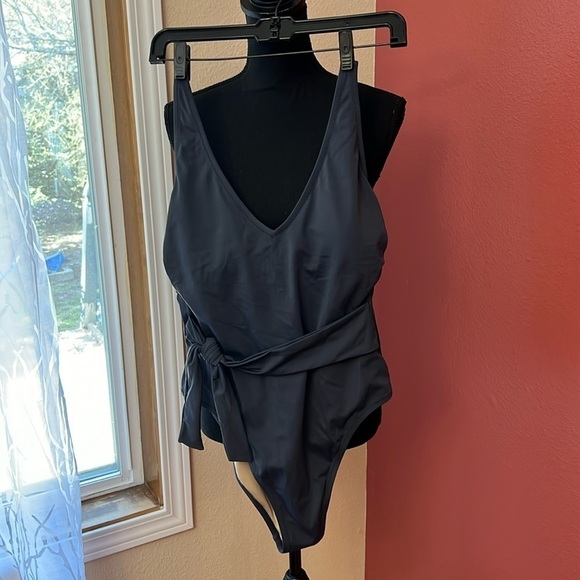 NEW Shade and Shore Charcoal Wrap Tie One Piece Swimsuit Size L - Picture 1 of 8